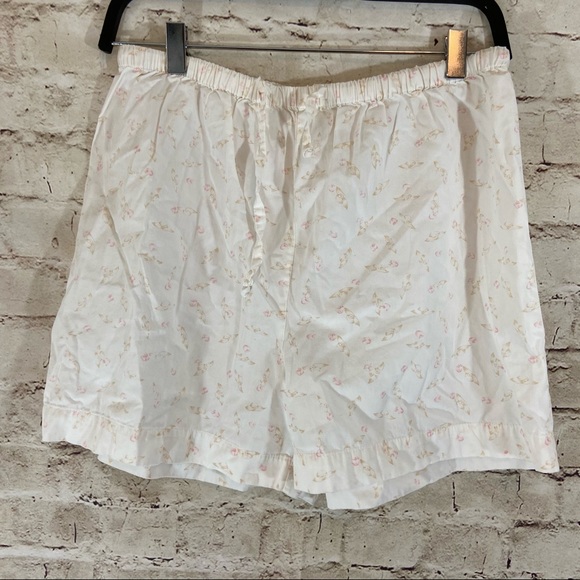 Old navy cream flower shorts size medium - Picture 1 of 4